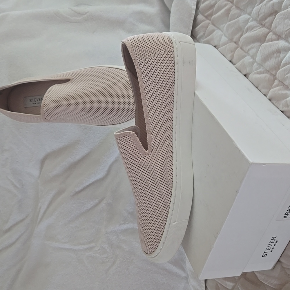 Women's Steve Madden Slip on Blush Shoes Size 9.5 New in Box - Picture 2 of 9